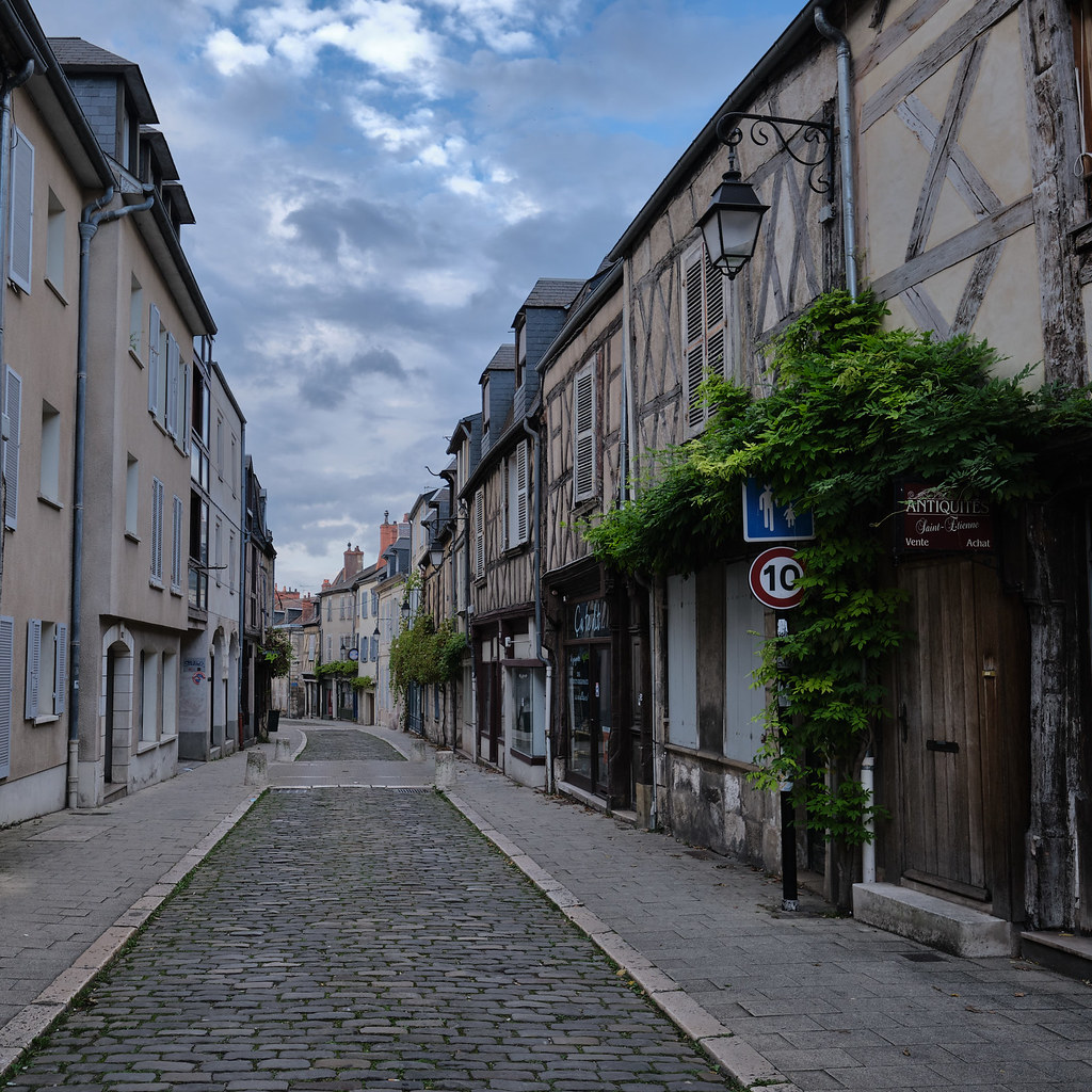 diocrio — À Bourges, 2 400 manifestants se mobilisent, mais les « gilets jaunes » restent minoritaires