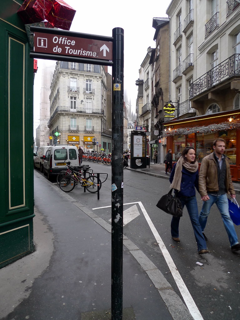 jean-louis zimmermann — À Nantes, un policier adjoint de 22 ans meurt percuté sur le périphérique en poursuivant des fuyards