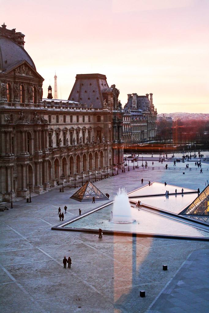 Dimitry B — À la veille du premier anniversaire du cambriolage du Louvre, huit joyaux restent introuvables