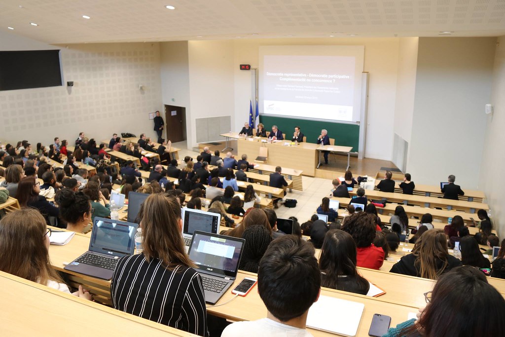 Faculté de droit Paris-Est Créteil — Après ses propos sur l’article 11, Richard Ferrand visé par une demande de démission du RN