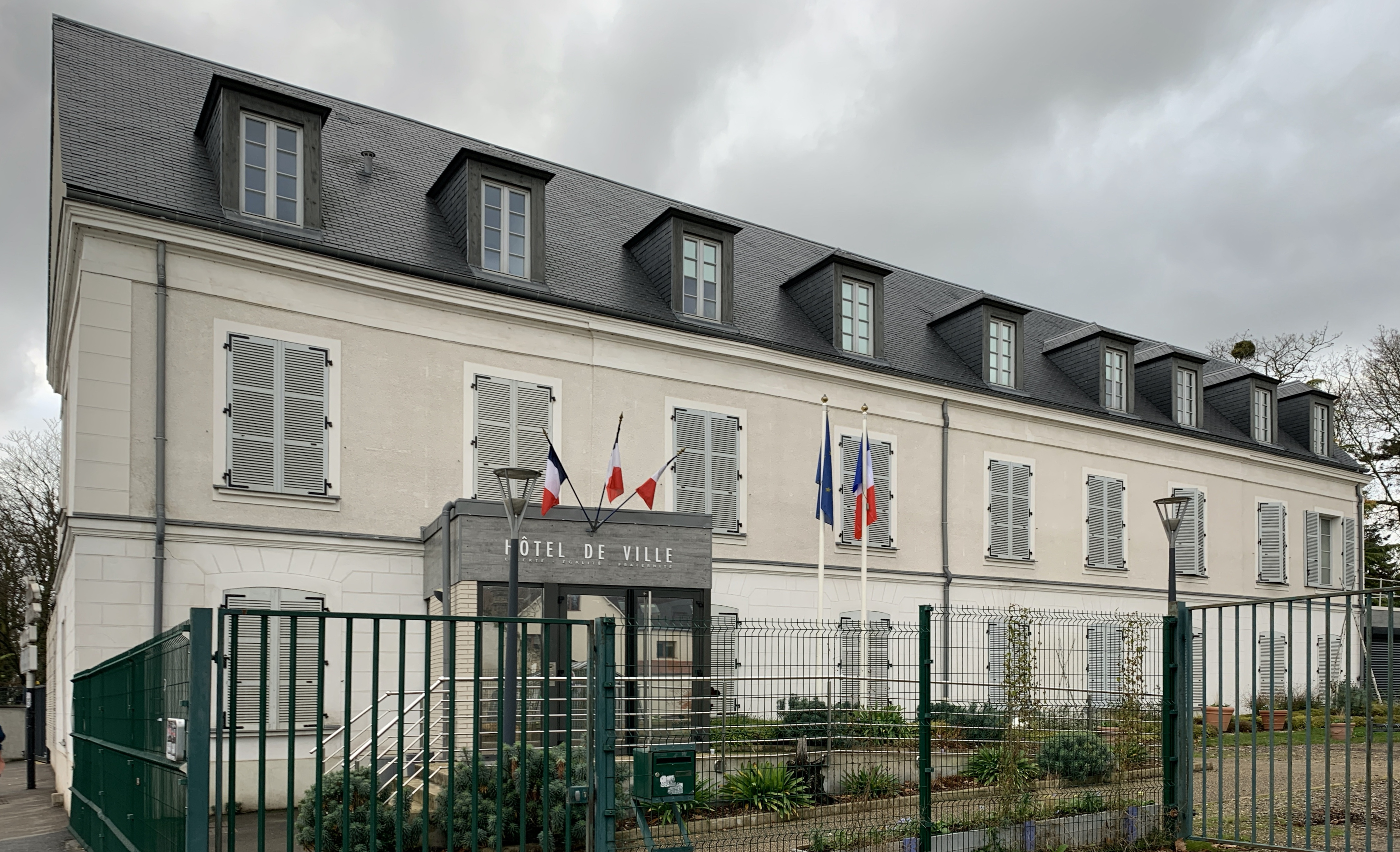 Chabe01 — À Sevran, une patrouille de la Bac prise pour cible avec une sénatrice PS à bord