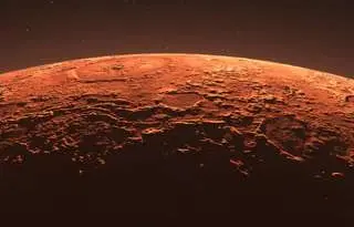 Bombarder Mars pour la rendre habitable ? Un plan qui intrigue les scientifiques