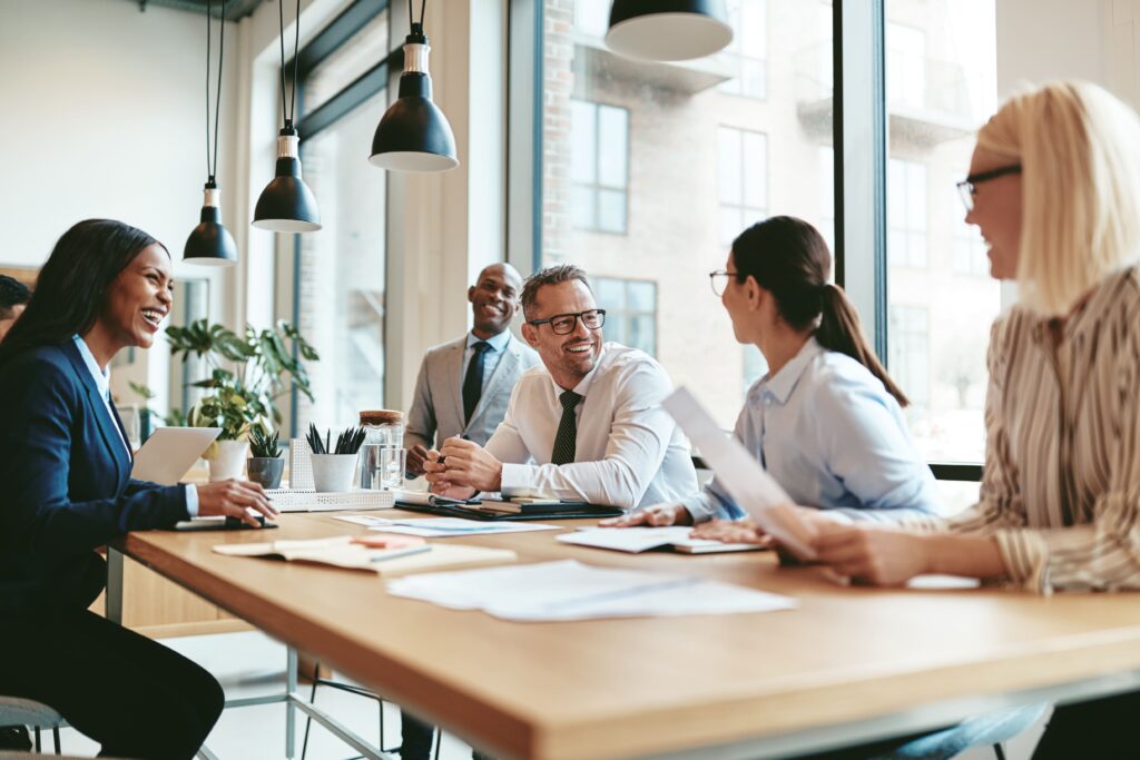 Echange entre un conseiller du groupement d'employeurs et une gérante de restaurant.