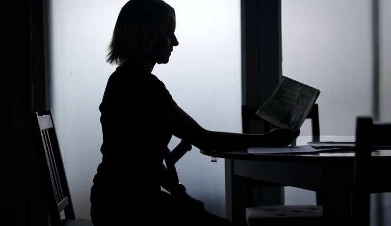 Dans les métiers précaires, un #MeToo plus difficile, avec moins d'écho