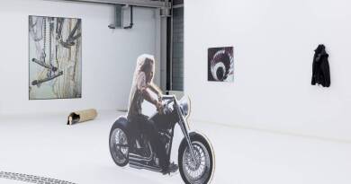 Entre hasard et destin, l’ECAL s’interroge sur la signification de l’art à l’ère du capitalisme triomphant - Le Temps