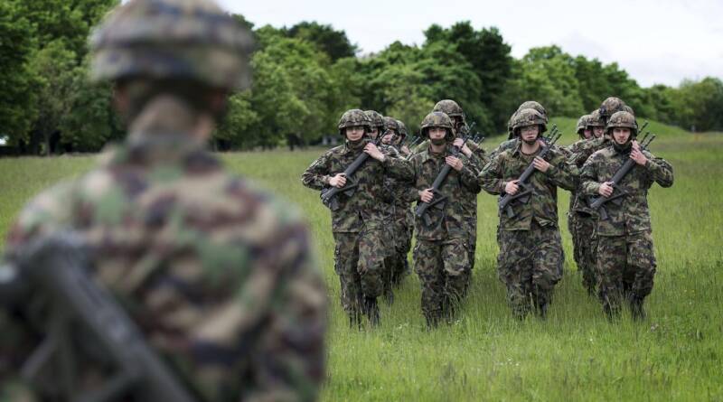 L'armée suisse est-elle trop grande… ou trop petite?