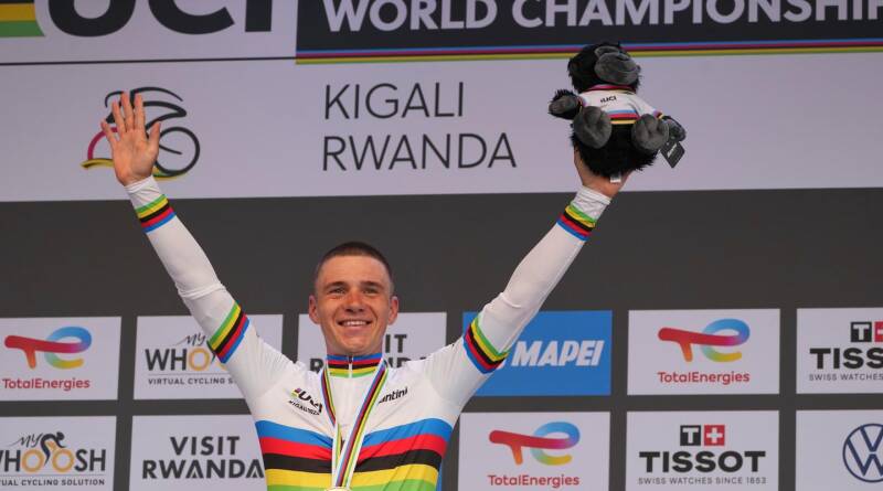 Le récital de Remco Evenepoel, un troisième sacre mondial consécutif en contre-la-montre en doublant Tadej Pogacar