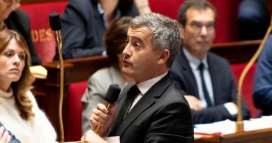 Gérald Darmanin répond à la gauche après sa visite à Nicolas Sarkozy