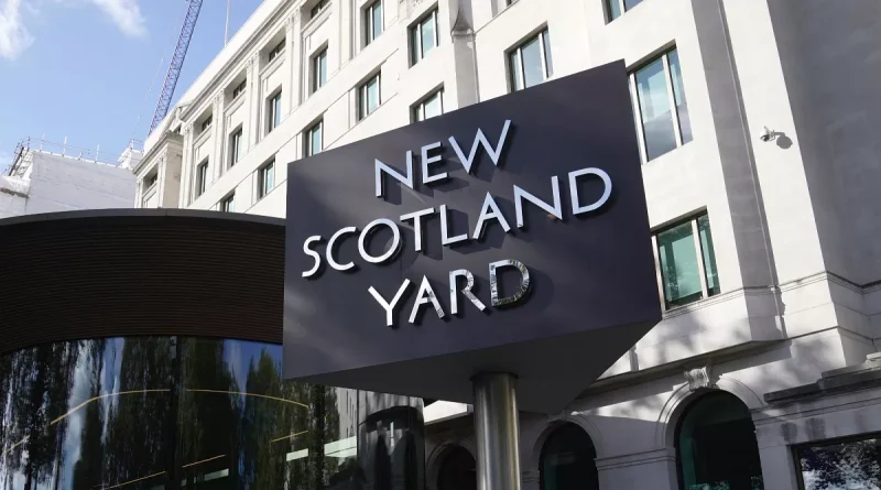 Royaume-Uni: Scotland Yard arrête trois hommes pour espionnage présumé au profit de la Russie