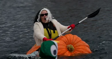 VIDÉO — En Oregon, la régate de citrouilles géantes sur l’eau: la course en images