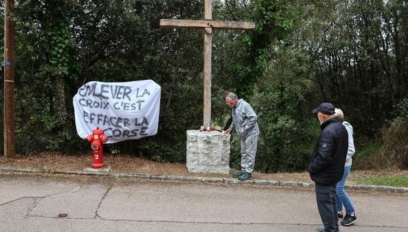 Corse : la justice infirme la demande d'une habitante musulmane visant le démontage d'une croix