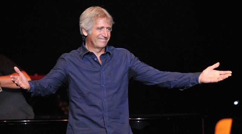 Yves Duteil publie une anthologie de ses enregistrements en concert : un moment de vérité.