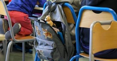 Réécris en français un titre court, viral mais factuel (70–95 caractères), sans superlatifs gratuits ni promesses floues. Garde les mots-clés forts et l’entité principale. Ne renvoie que le titre final, rien d’autre : "Rentrée scolaire 2026 : y aura-t-il 21 élèves par classe dans le 1er degré, comme l'affirme le nouveau ministre de l’Éducation ?"