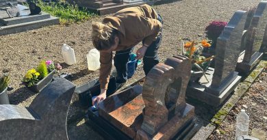 Une policière mosellane nettoie des tombes pendant son temps libre après avoir côtoyé la mort