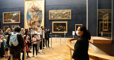 Réécris en français un titre court, viral mais factuel (70–95 caractères), sans superlatifs gratuits ni promesses floues. Garde les mots-clés forts et l’entité principale. Ne renvoie que le titre final, rien d’autre : "Cambriolage du Louvre : combien de postes de surveillants ont été supprimés depuis 2014 ?"