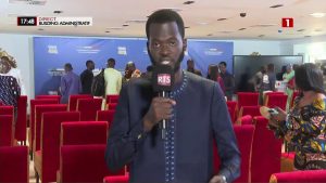 Reformule ce titre en français, ≤ 60 caractères, captivant et factuel : "DIRECT: LE GOUVERNEMENT FACE A LA PRESSE - VENDREDI 10 OCTOBRE 2025" Ne réponds que par le titre final.