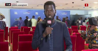 Reformule ce titre en français, ≤ 60 caractères, captivant et factuel : "DIRECT: LE GOUVERNEMENT FACE A LA PRESSE - VENDREDI 10 OCTOBRE 2025" Ne réponds que par le titre final.