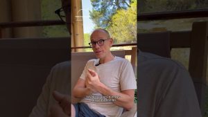 Reformule ce titre en français, ≤ 60 caractères, captivant et factuel : "🕳️ Relativité générale & trous noirs : voyage au cœur de l’Univers" Ne réponds que par le titre final.