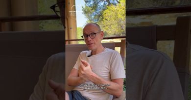 Reformule ce titre en français, ≤ 60 caractères, captivant et factuel : "🕳️ Relativité générale & trous noirs : voyage au cœur de l’Univers" Ne réponds que par le titre final.