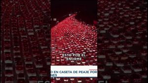 Reformule ce titre en français, ≤ 60 caractères, captivant et factuel : "Viajeros en China enfrentan largas esperas en embotellamiento sin precedentes #NoticiasETV" Ne réponds que par le titre final.