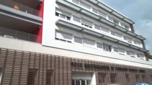 1.8K views · 26 shares | 🏠 Encore 3 studios disponibles au Foyer des Jeunes Travailleurs de la Chambre de Métiers de Corse ! Tu as entre 18 et 28 ans et tu es engagé dans un projet professionnel (apprentissage, emploi, formation...) ? Bonne nouvelle : il reste 3 logements (studios) disponibles ! 💰 Loyer : 550€/mois charges comprises ✅ Éligible aux APL majorées 👥 Réservé aux jeunes dont le revenu ne dépasse pas 110 % du SMIC (1 982 € brut/mois) 🧺 Sur place : laverie, cyber café, activités, espace commun… tout pour faciliter ton quotidien ! 📞 Renseignements et candidatures : 04 95 23 75 55 📧 avillelegier@cma.corsica ➡️ Dépêche-toi, les places partent vite ! | Groupe Amparà Méditerranée