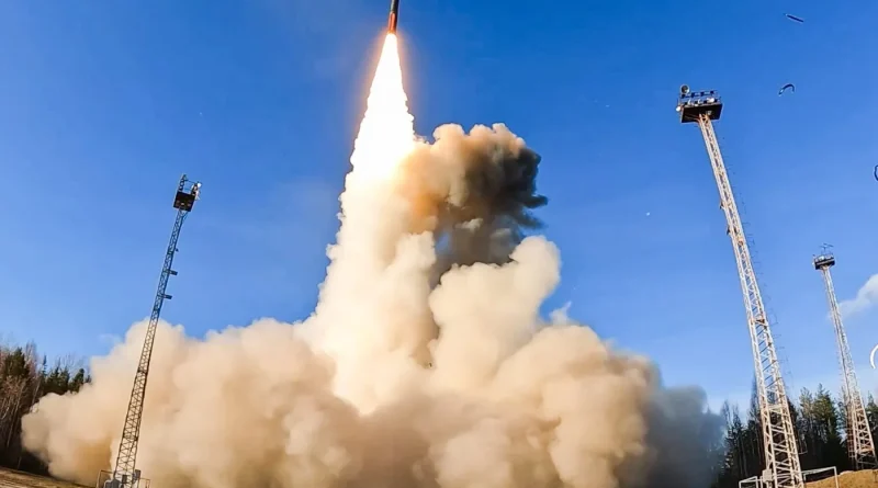 « Bourevestnik : le missile russe à propulsion nucléaire capable de voler plusieurs heures »