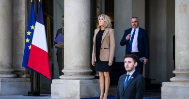 Brigitte Macron face à une rumeur infondée : la justice s’en mêle Cyberharcèlement de Brigitte Macron : stratégies pour contrer les théories du complot
