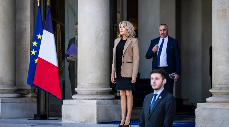 Cyberharcèlement de Brigitte Macron : stratégies pour contrer les théories du complot