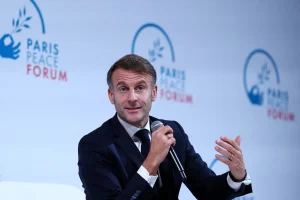 Réseaux sociaux : Macron appelle à une régulation accrue au niveau européen