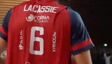 3.8K views · 65 reactions | 𝕍𝕆𝕃𝕃𝔼𝕐  : LE GAZ ALLUME CHAUMONT

« Cette année, c’est nous les petits » 💬 Florian Lacassie
👉 Petits mais 💪🏻 costauds ! 
🔴 🔵 À la hargne, les hommes de Frédéric Ferrandez et Nikolaï Krachtkovsky obtiennent une victoire méritée🌟 contre Chaumont (3-0) et lancent leur saison…

GFC Ajaccio Volley Ball
#Gazelec #DiablesRouges #gfca #volley #MSL | GFCA WEBTV