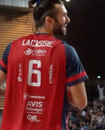 3.8K views · 65 reactions | 𝕍𝕆𝕃𝕃𝔼𝕐  : LE GAZ ALLUME CHAUMONT« Cette année, c’est nous les petits » 💬 Florian Lacassie👉 Petits mais 💪🏻 costauds ! 🔴 🔵 À la hargne, les hommes de Frédéric Ferrandez et Nikolaï Krachtkovsky obtiennent une victoire méritée🌟 contre Chaumont (3-0) et lancent leur saison…GFC Ajaccio Volley Ball#Gazelec #DiablesRouges #gfca #volley #MSL | GFCA WEBTV