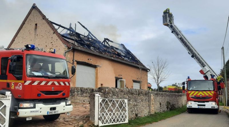 Un gîte détruit par un incendie : la toiture s'est embrasée en quelques instants.