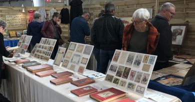 Collectionneurs divers réunis au parc des expositions de Poitiers