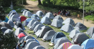 Mineurs isolés à Lyon : le PCF alerte sur une crise humanitaire au jardin des Chartreux