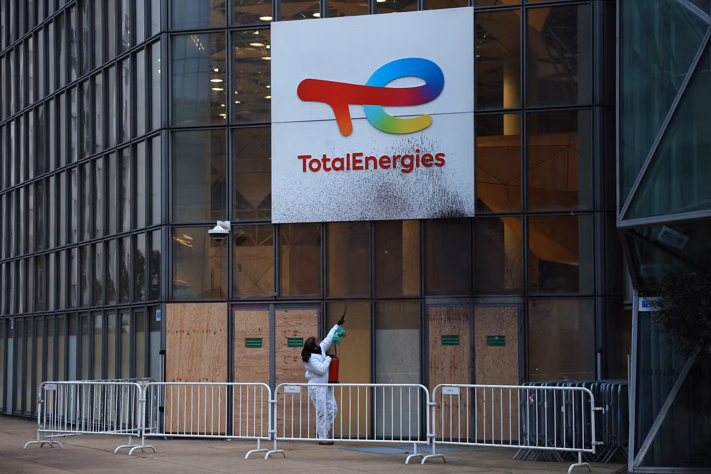 TotalEnergies condamné pour pratiques commerciales trompeuses sur sa transition énergétique