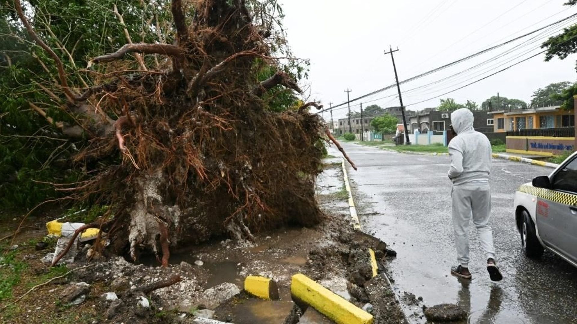 L’œil de l’ouragan Melissa quitte la Jamaïque et se dirige vers Cuba.