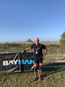 À 64 ans, Denis Garde participe au triathlon Bayman du Mont-Saint-Michel, "le sport est bon pour le physique"