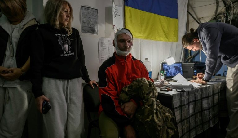 A Kramatorsk, dans l'est ukrainien, premières évacuations face à un danger omniprésent