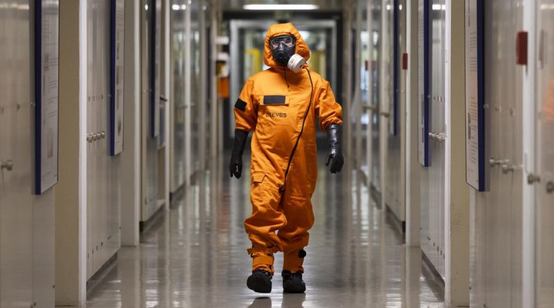 A la pointe contre les menaces nucléaire, biologique et chimique, le Laboratoire de Spiez a 100 ans | RTS