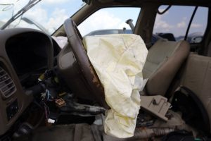 Airbags Takata défectueux : une nouvelle victime présumée à Maré
