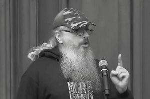 Les personnes en crise ont bien plus besoin de soins que de flics – Pivot