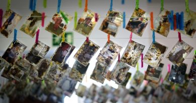 Après les inondations de Valence, des milliers de photos sauvées de la boue