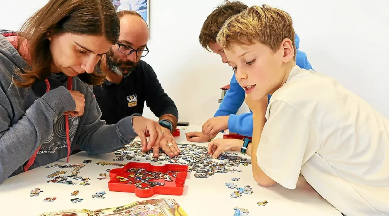 Après un tournoi de puzzle, jeux de l’oie et de rôle sont proposés à la ludothèque de Guidel