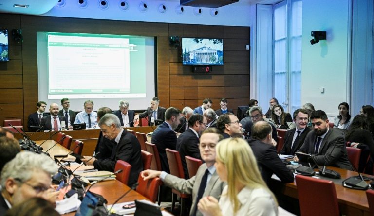 Budget : la taxe Zucman rejetée en commission, la gauche dénonce un manque de "justice fiscale"