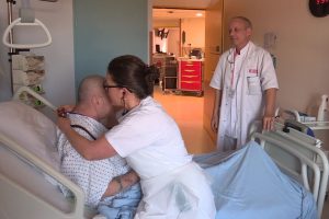 "Ca nous permet de réserver les lits de réanimation aux cas les plus graves", à Bourges une nouvelle unité pour les soins intensifs