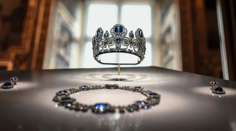 Cambriolage au Louvre : des vitrines jugées non conformes aux normes de sécurité