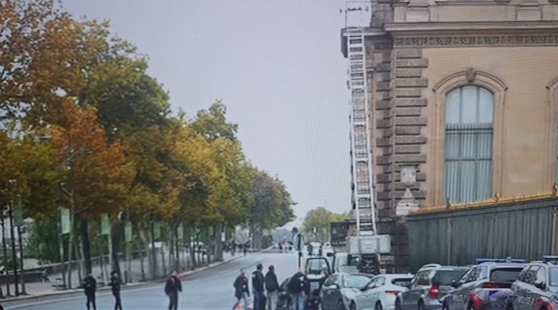 Cambriolage au Louvre