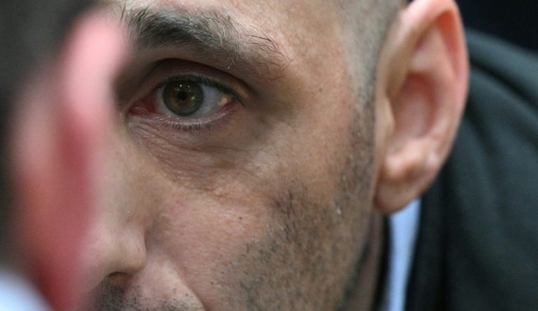 Cédric Jubillar dit "n'avoir jamais levé la main" sur son épouse, qu'il aimera "toujours"
