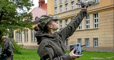 « C’est un métier prometteur » : un cours de pilotage de drones, une première dans un lycée polonais
