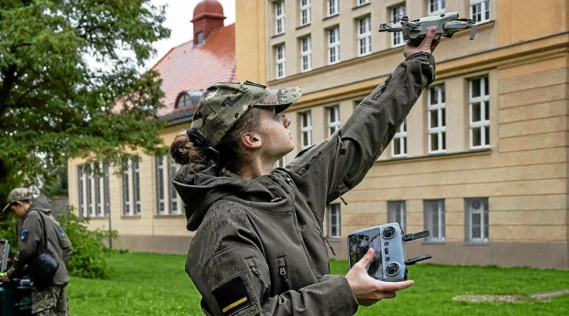 « C’est un métier prometteur » : un cours de pilotage de drones, une première dans un lycée polonais
